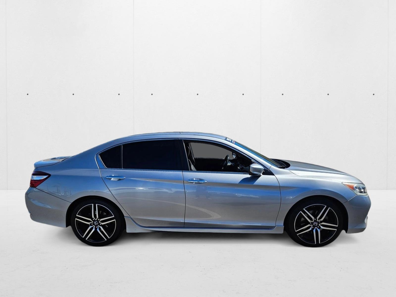 2017 Honda Accord Sport photo 4
