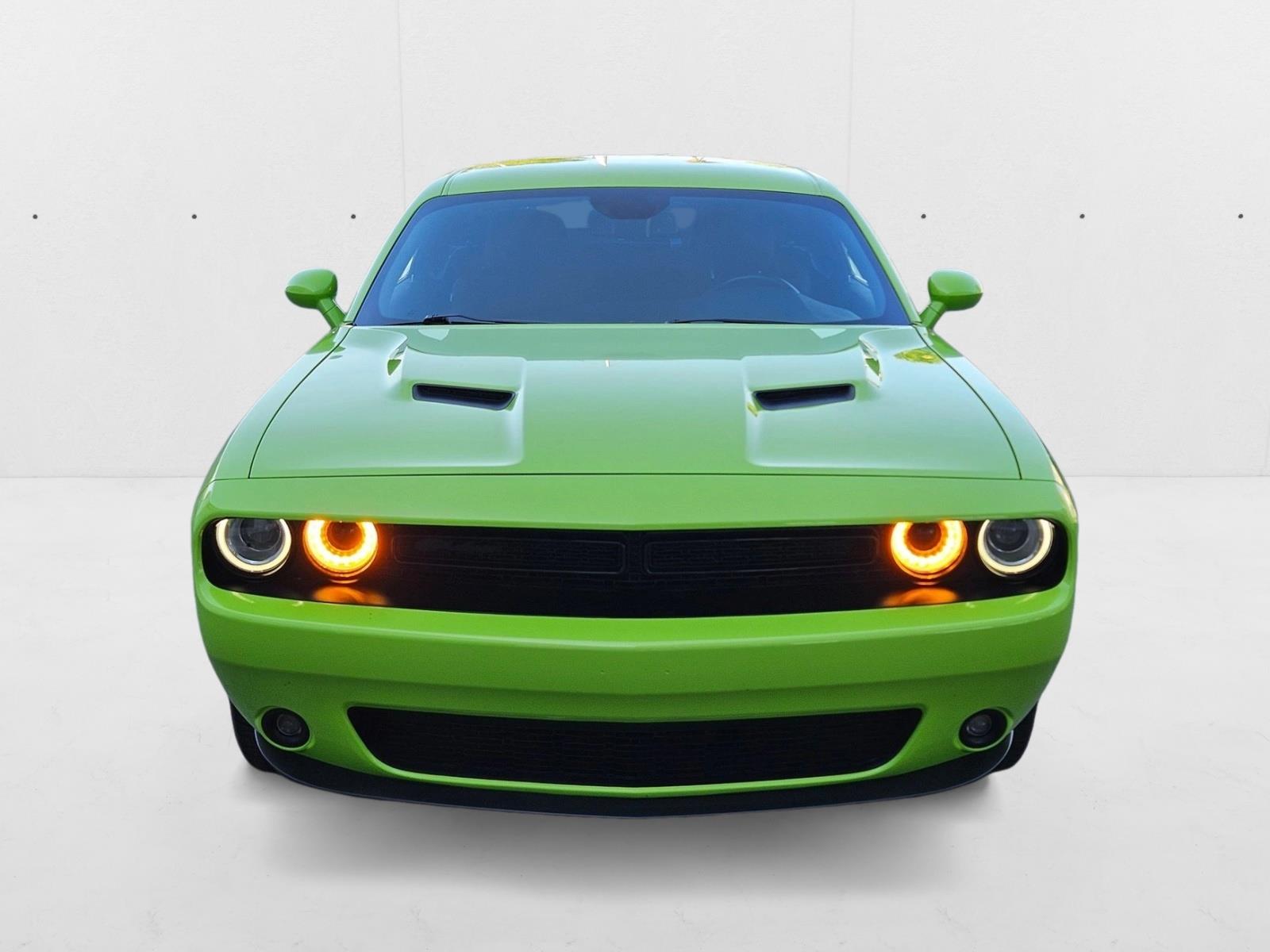2023 Dodge Challenger SXT photo 2