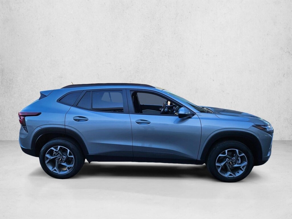 Used 2025 Chevrolet Trax LT SUV