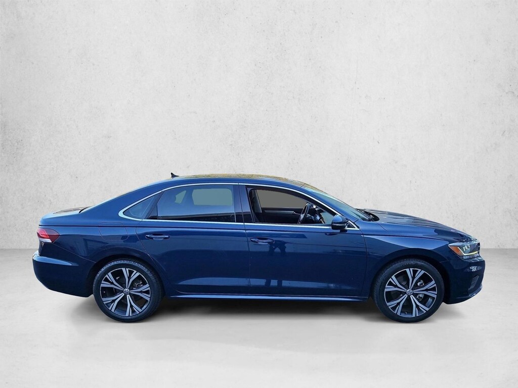 Used 2022 Volkswagen Passat 2.0T SE Sedan
