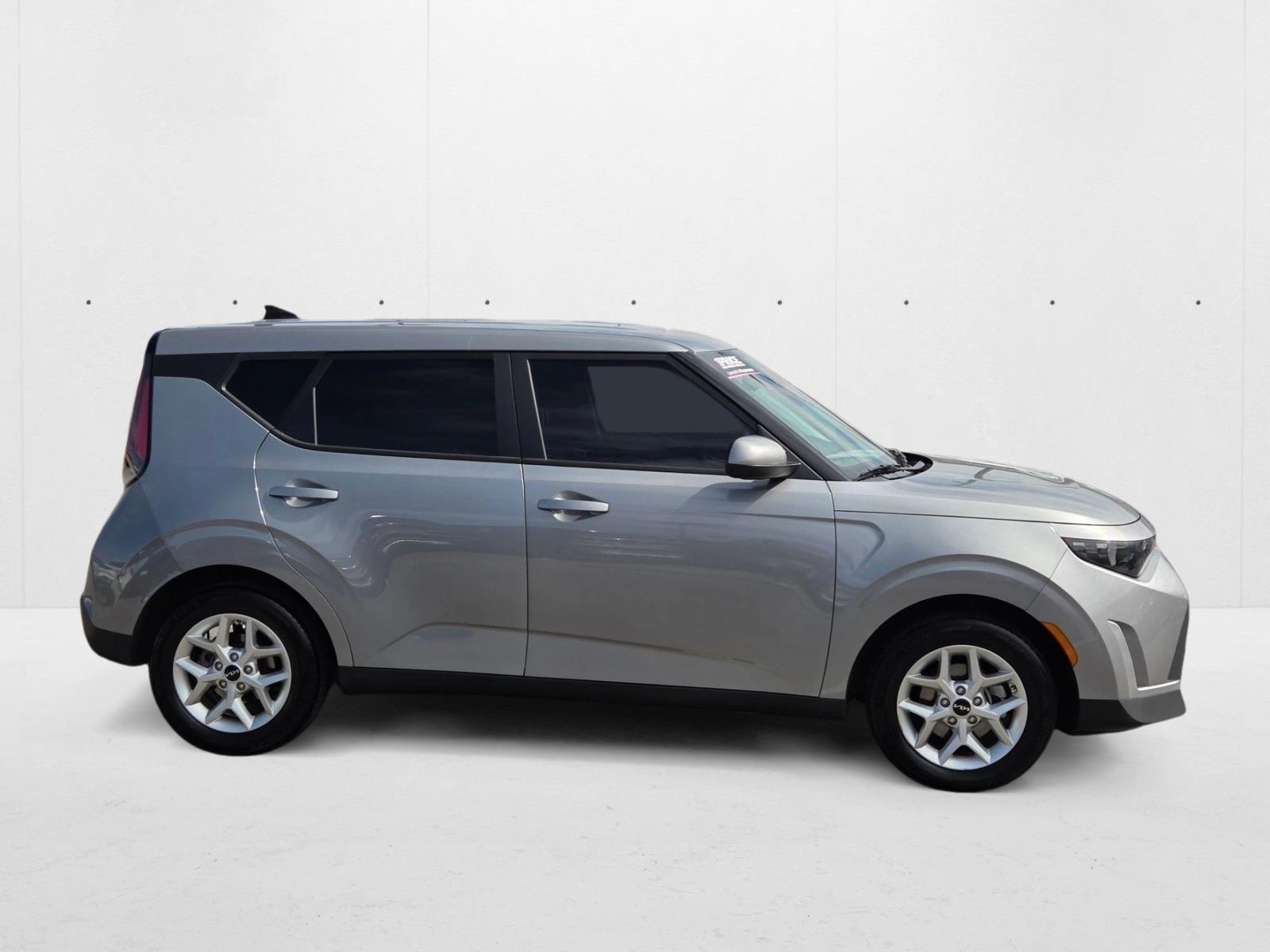 2023 Kia Soul LX photo 4