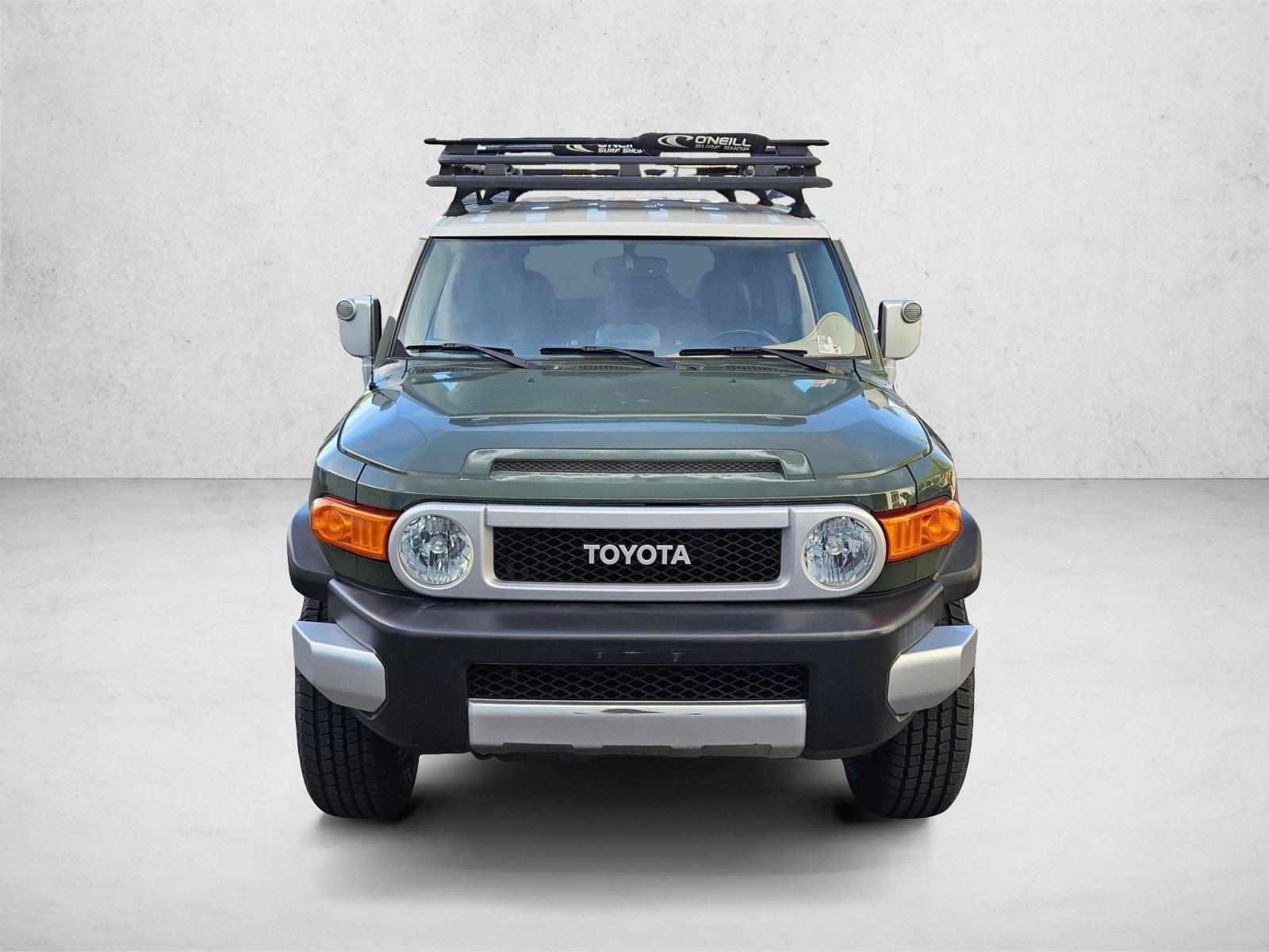 2013 Toyota FJ Cruiser Base photo 2