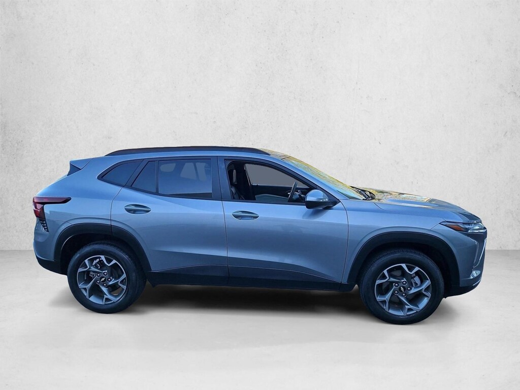 Used 2025 Chevrolet Trax LT SUV