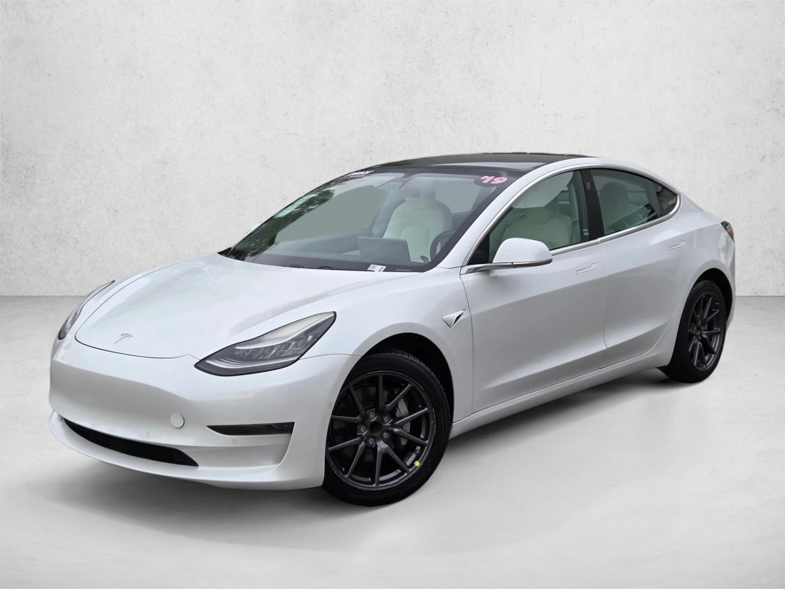 2019 Tesla Model 3 Base's photo