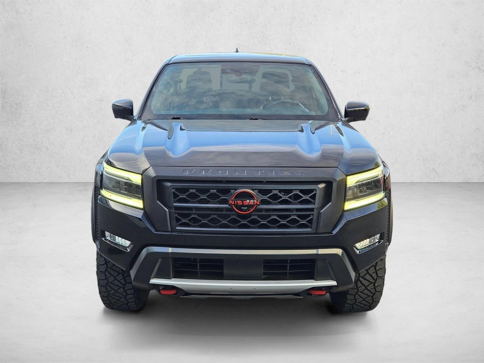 2022 Nissan Frontier PRO-4X photo 2