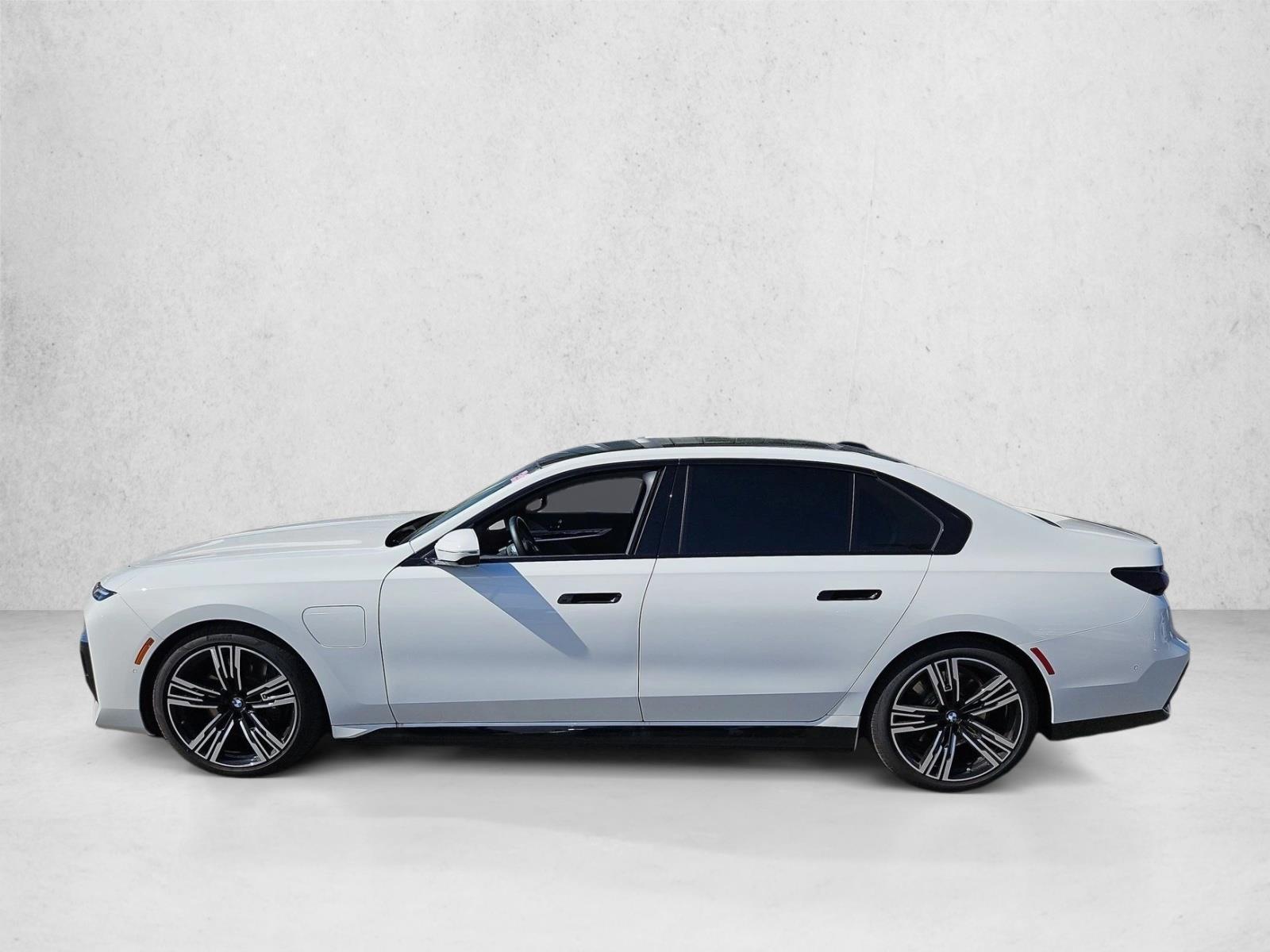 2026 BMW 7 Series 750e - Photo 8