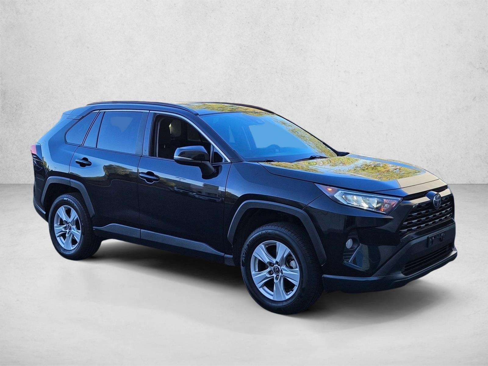 2021 Toyota RAV4 XLE photo 2