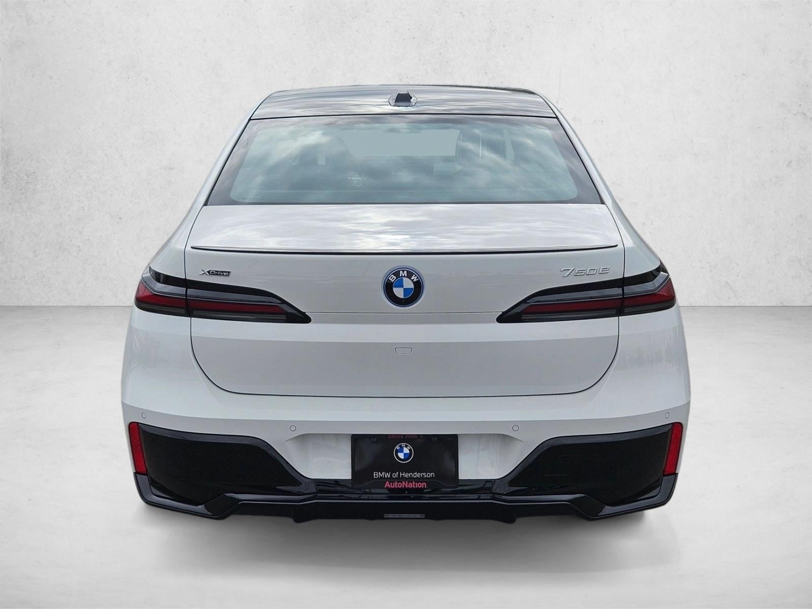 2026 BMW 7 Series 750e - Photo 8