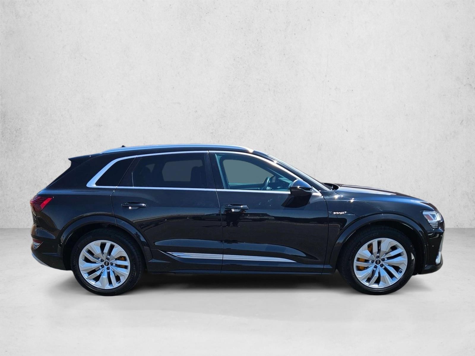 2022 Audi e-tron Premium Plus photo 4
