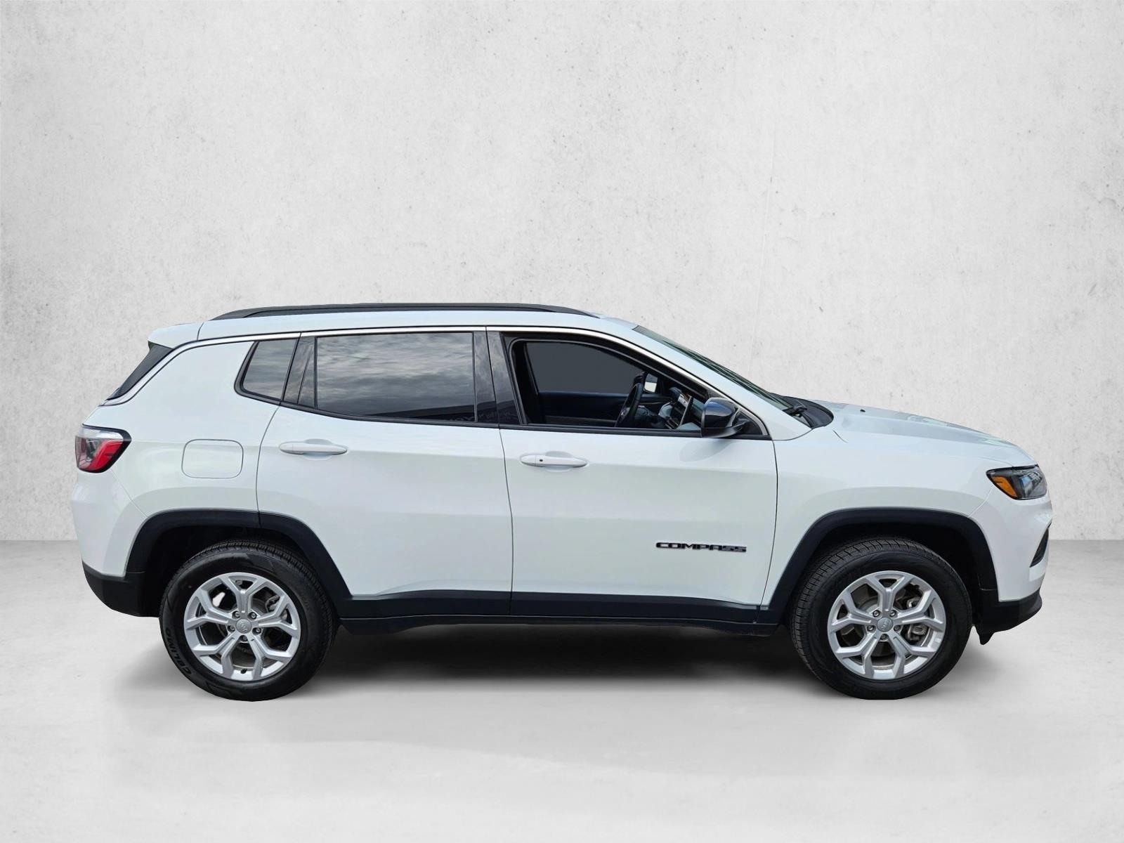 2024 Jeep Compass Latitude photo 4