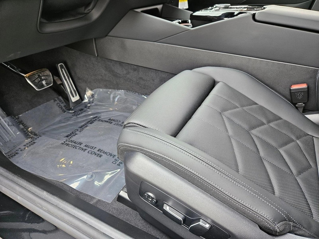 New 2026 BMW 550e xDrive Sedan