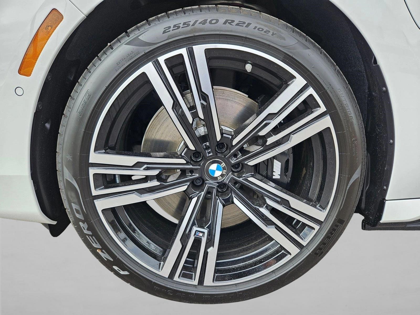 2026 BMW 7 Series 750e - Photo 10