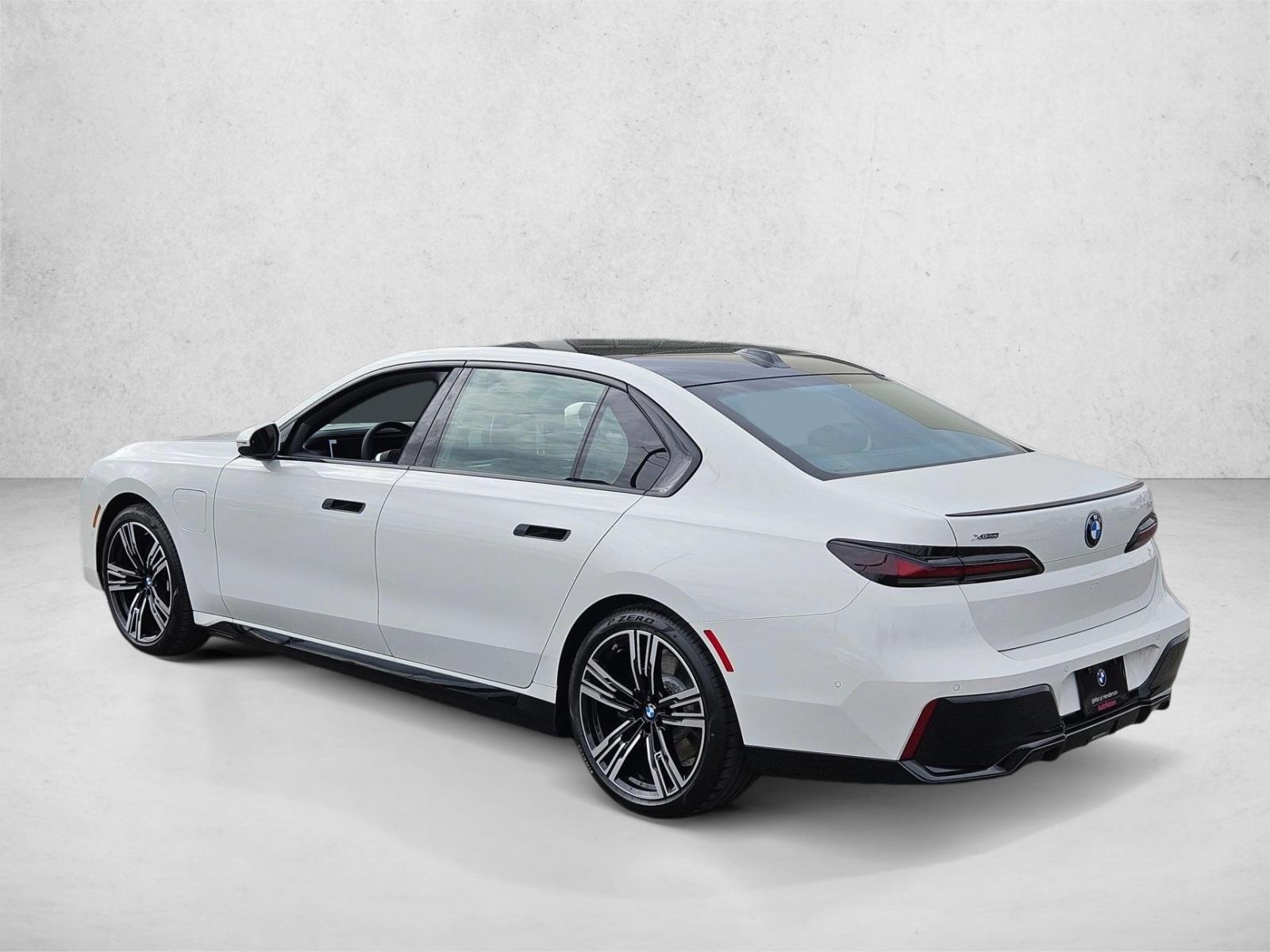 2026 BMW 7 Series 750e - Photo 9