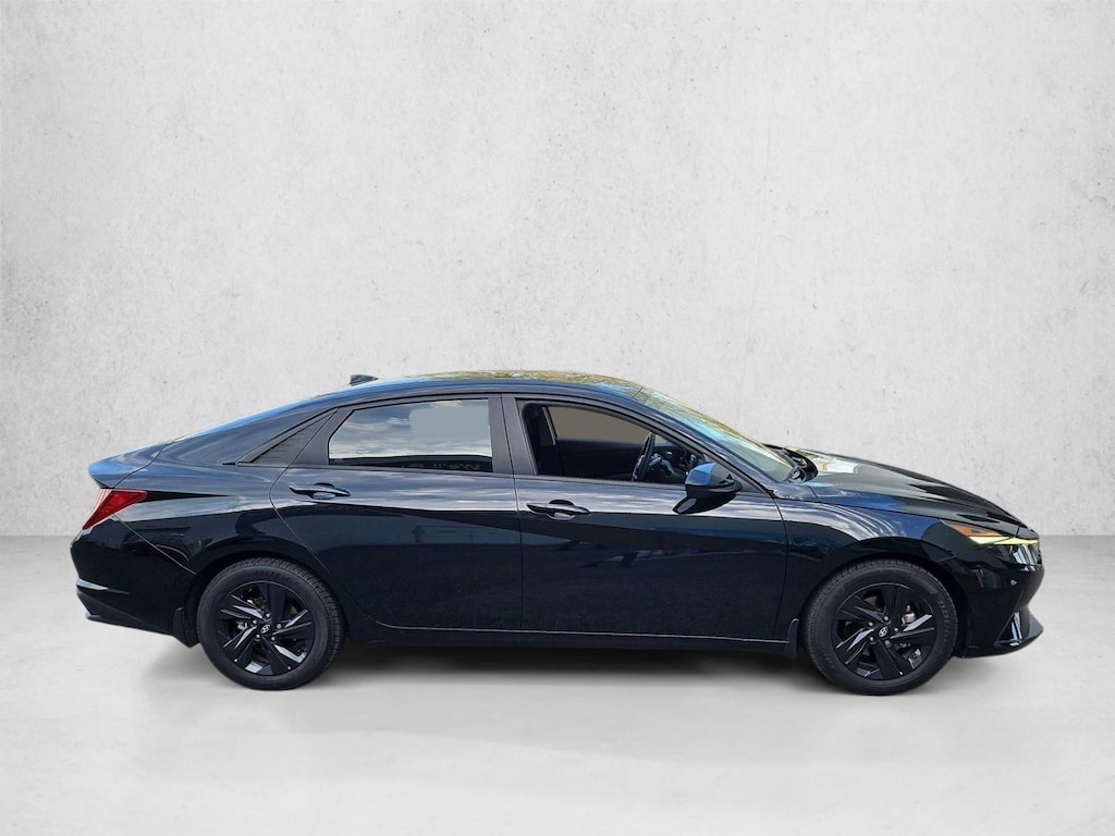 Used 2022 Hyundai Elantra SEL Sedan
