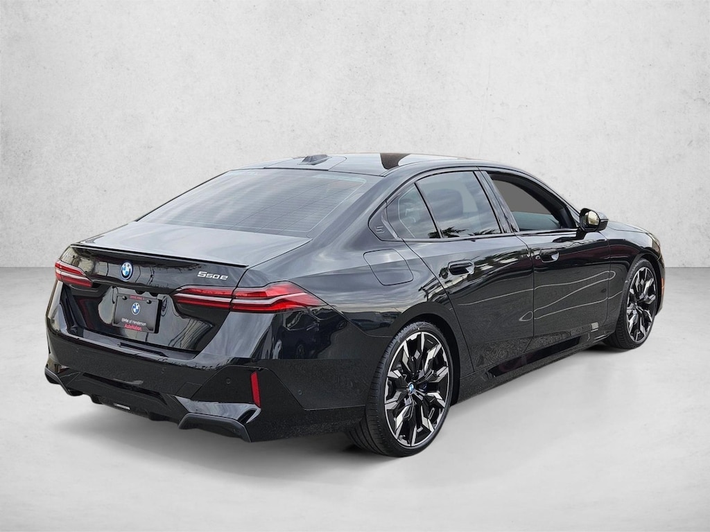 New 2026 BMW 550e xDrive Sedan