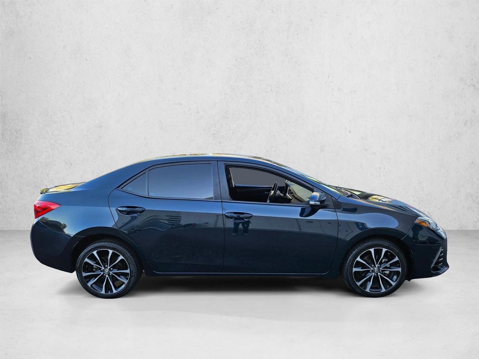 2018 Toyota Corolla SE photo 3