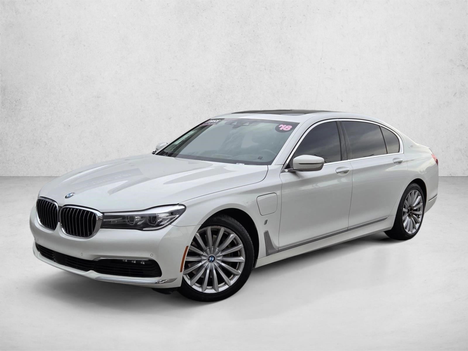 2018 BMW 7 Series 740e's photo