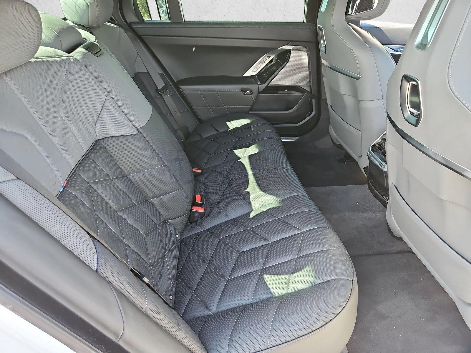 2026 BMW 7 Series 750e - Photo 19
