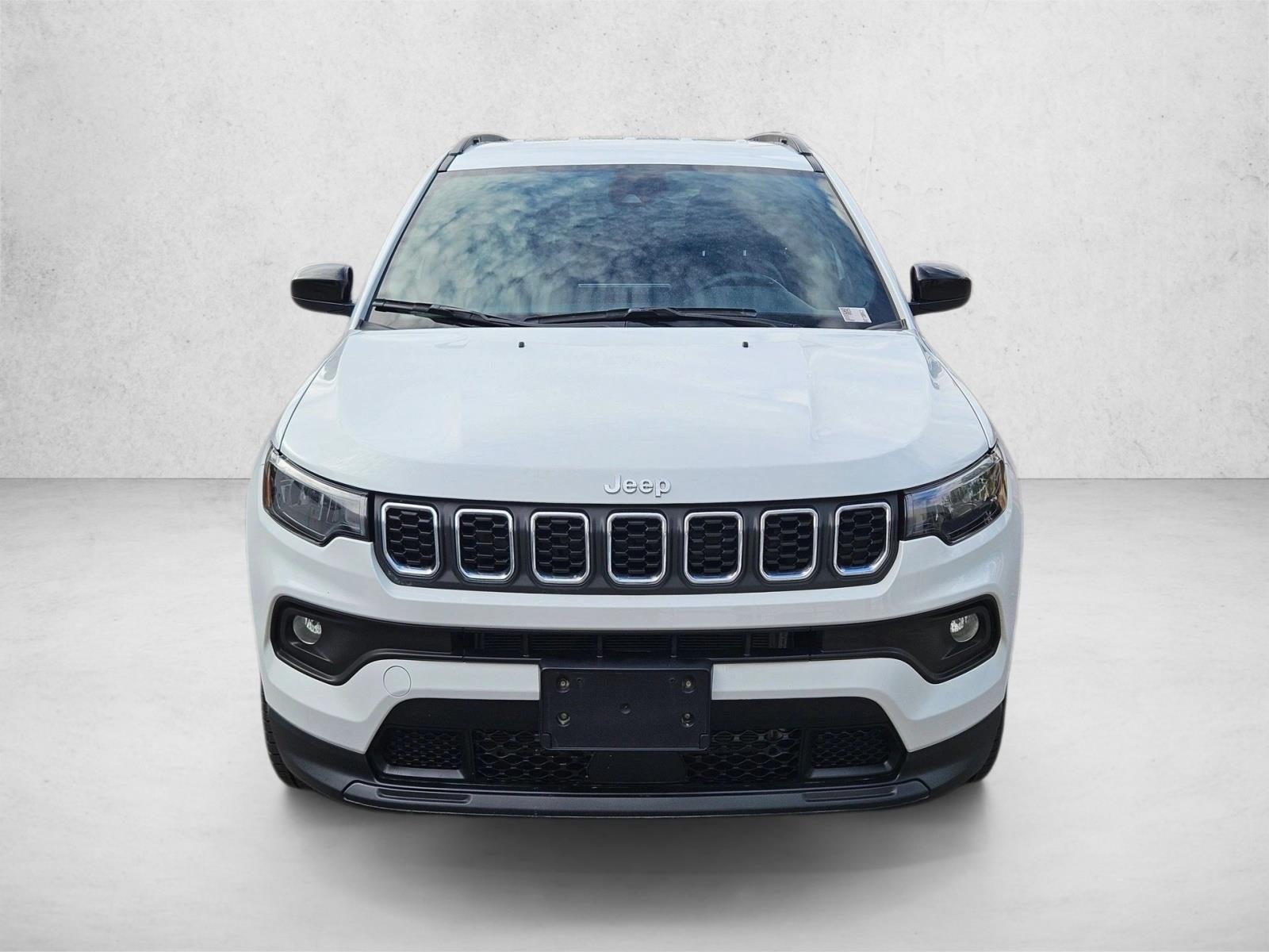 2024 Jeep Compass Latitude photo 2