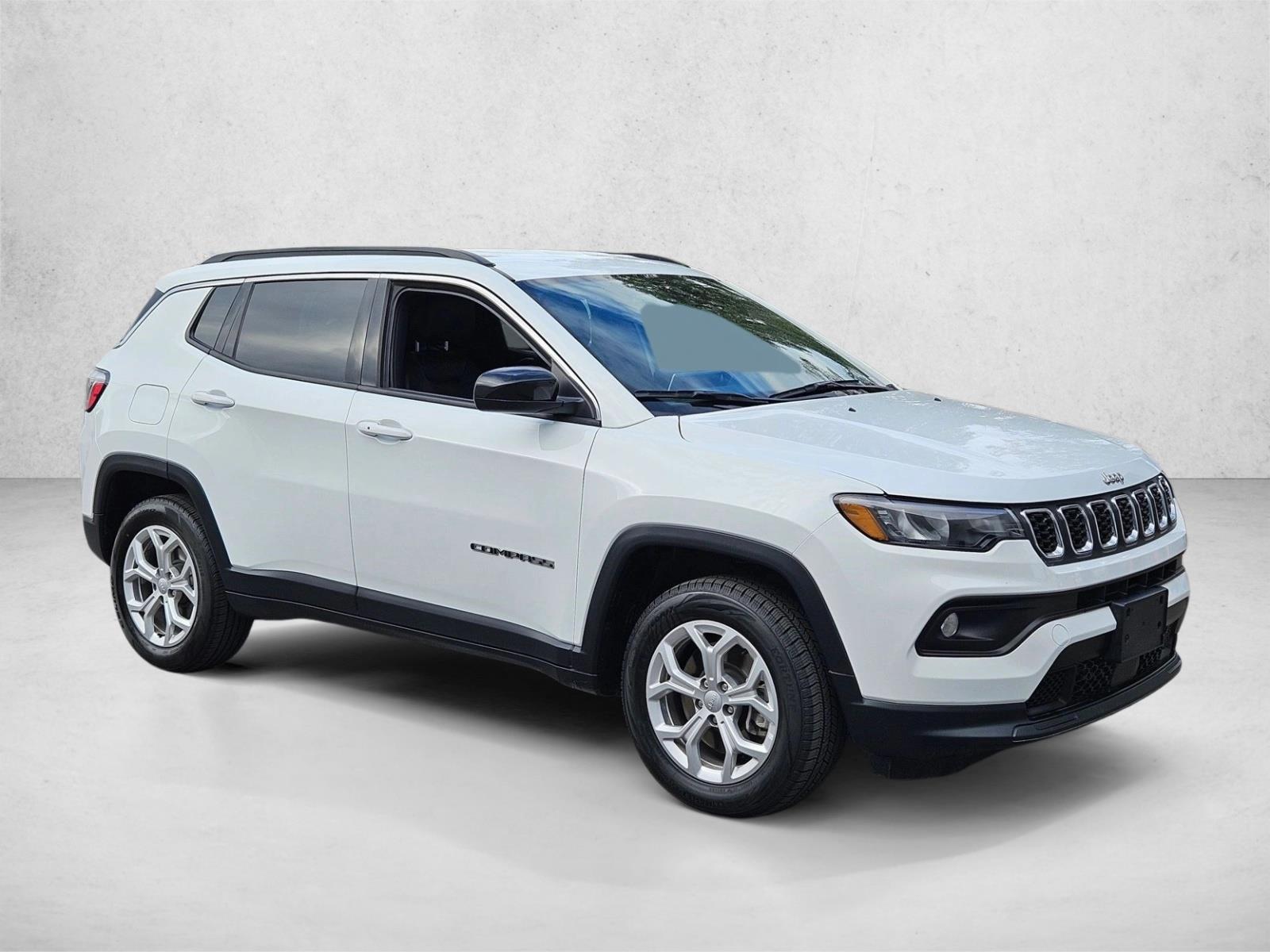 2024 Jeep Compass Latitude photo 3