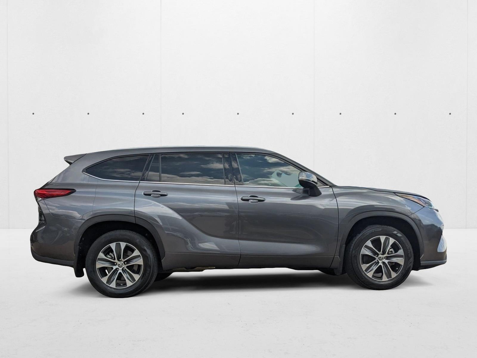 2020 Toyota Highlander XLE photo 3