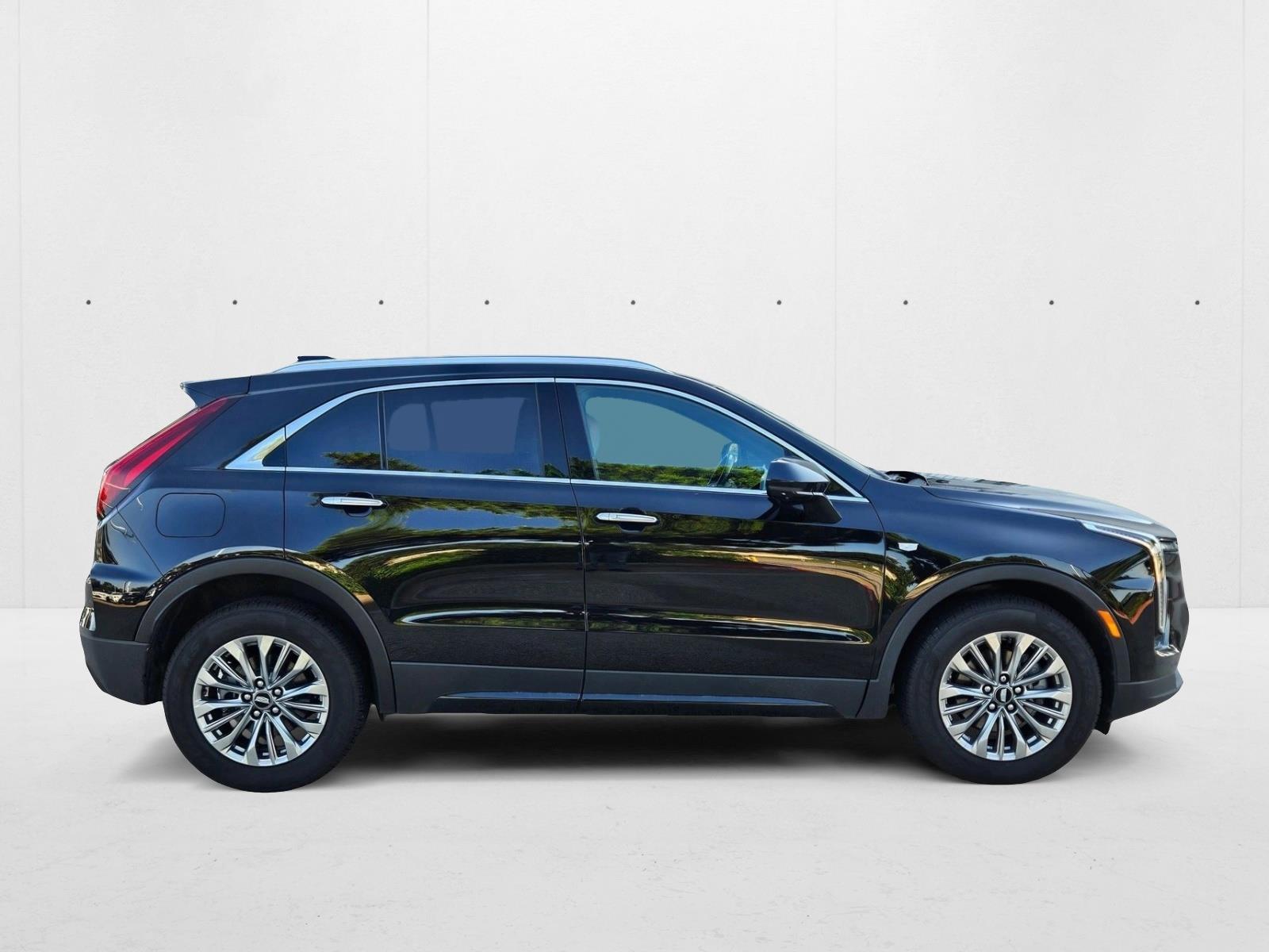 2025 Cadillac XT4 Premium Luxury photo 4