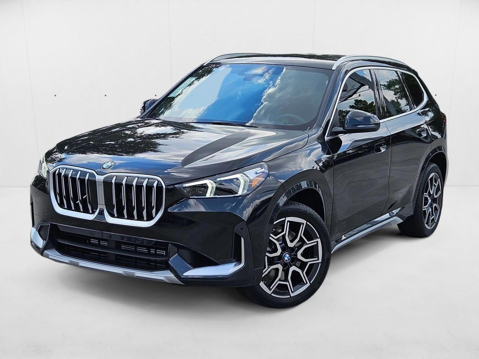 2026 BMW X1 28i's photo