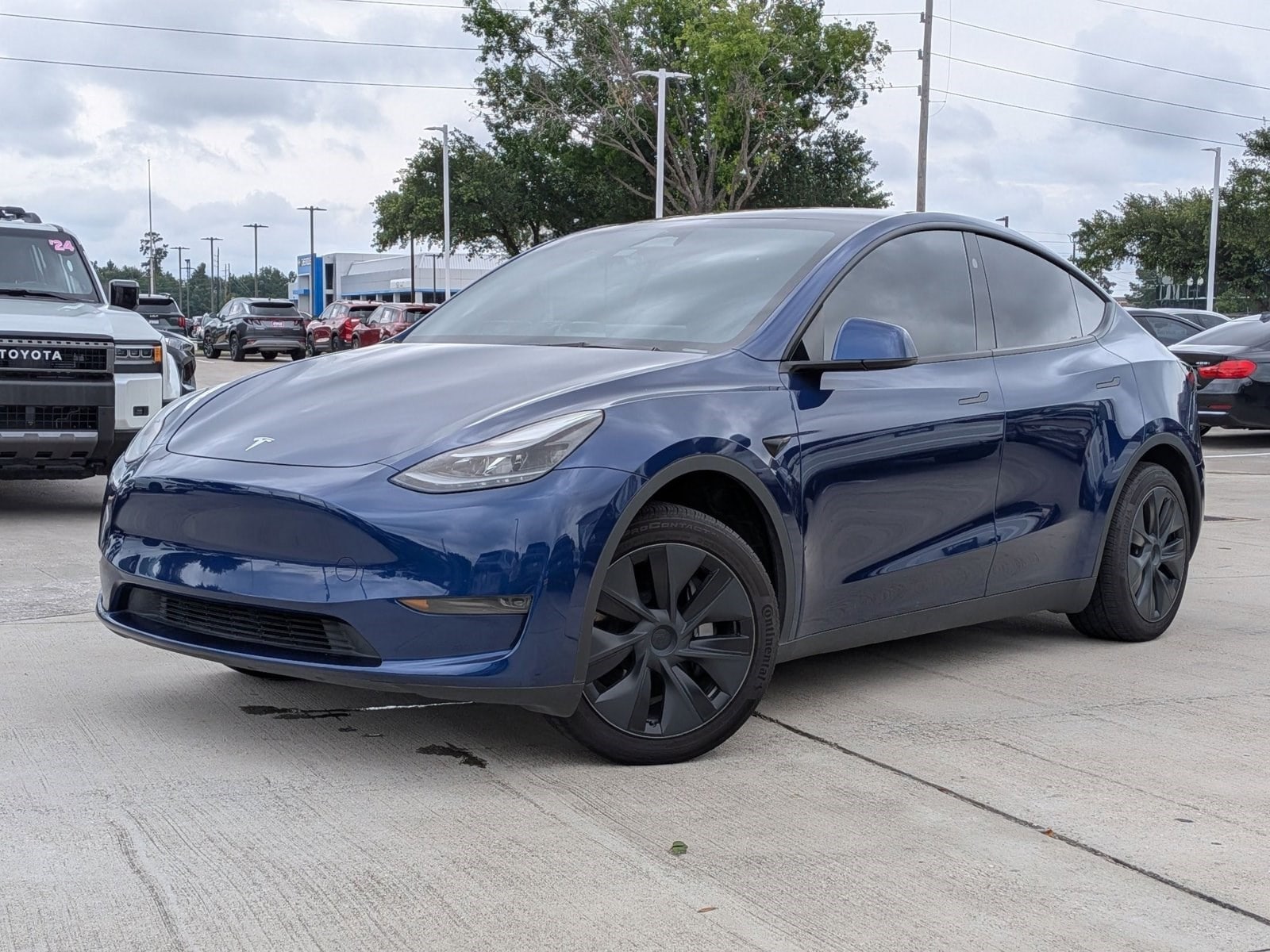 2024 Tesla Model Y Long Range Rear Wheel Drive's photo