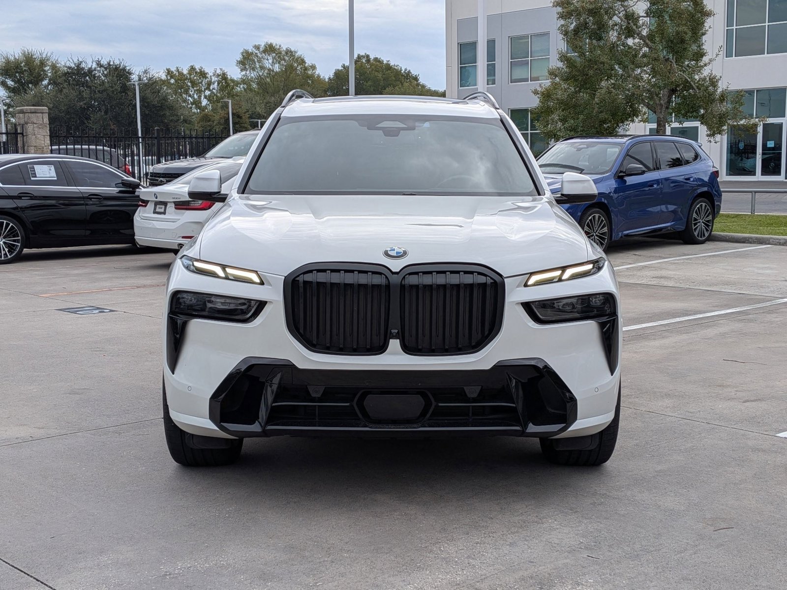 2023 Bmw X7 xDrive40i photo 2
