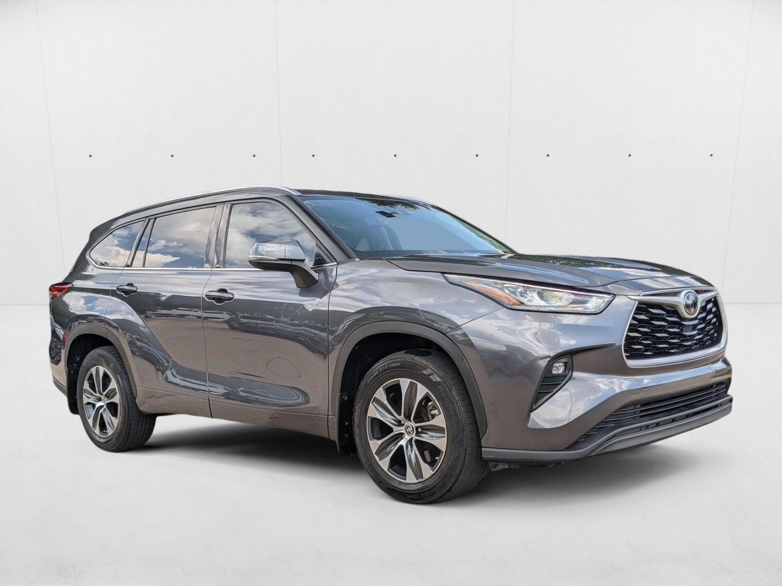 2020 Toyota Highlander XLE photo 2