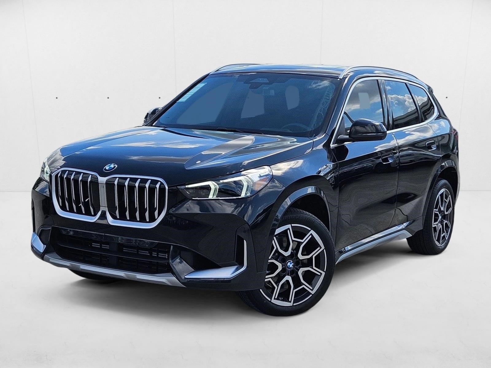2025 BMW X1 28i's photo