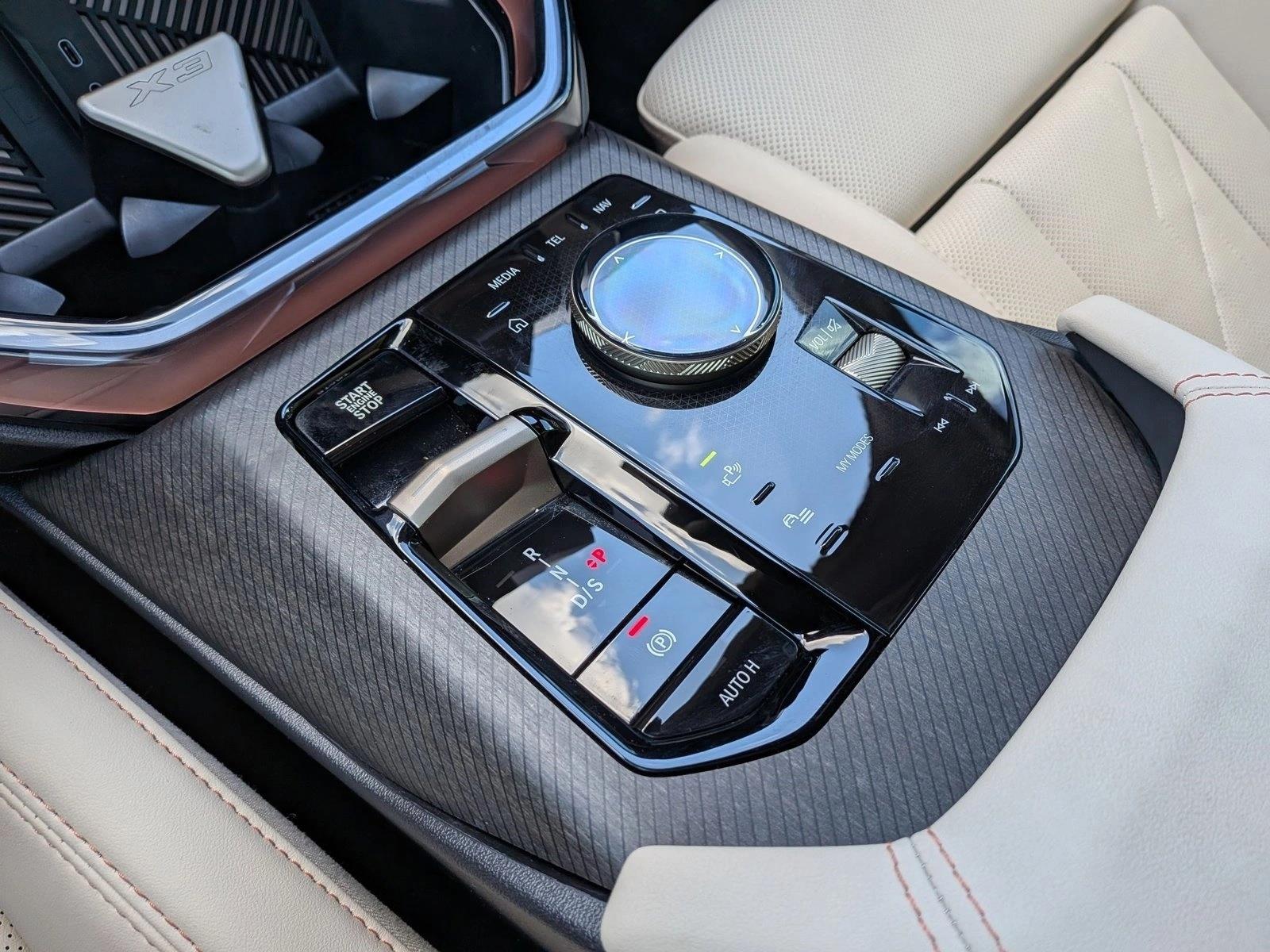 2025 BMW X3 30 - Photo 16