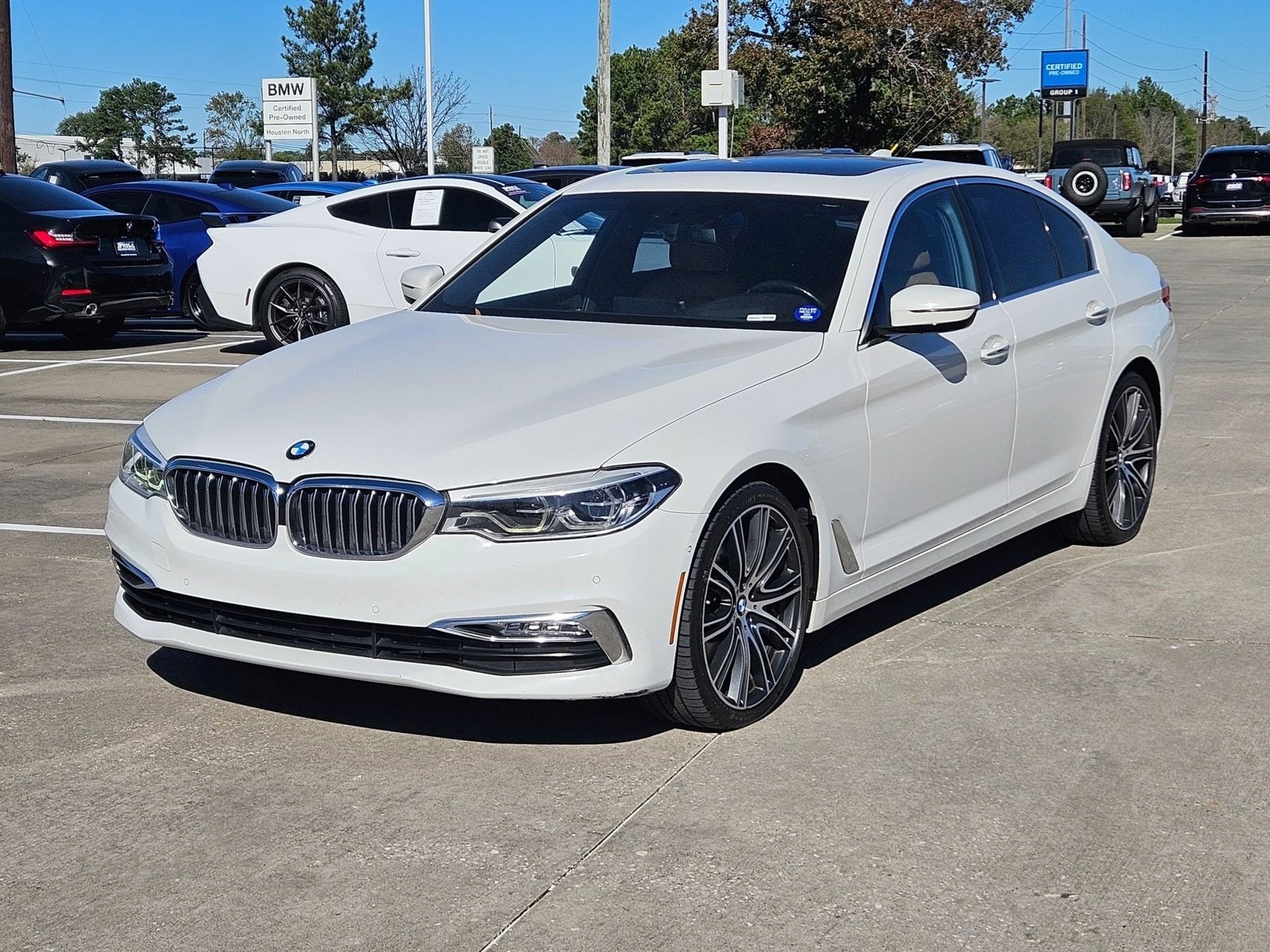 2017 BMW 5 Series 540i's photo