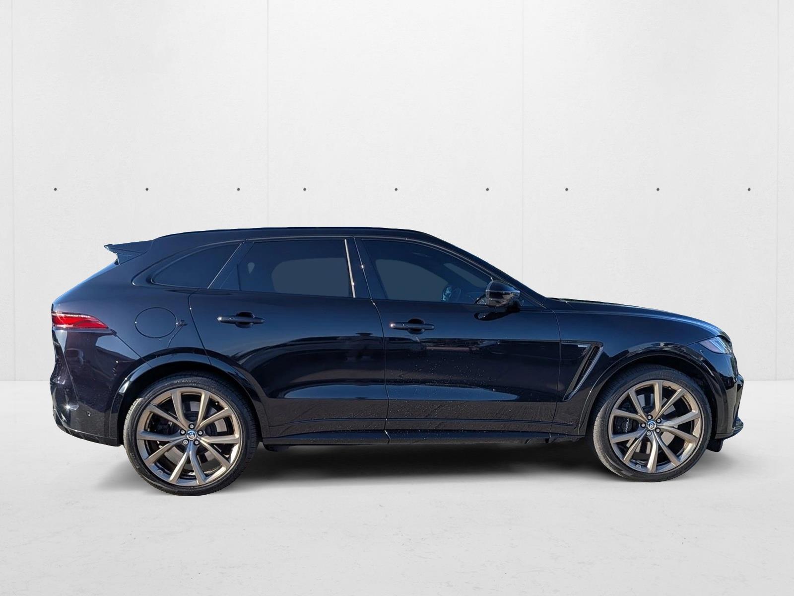 2023 Jaguar F-PACE SVR photo 4