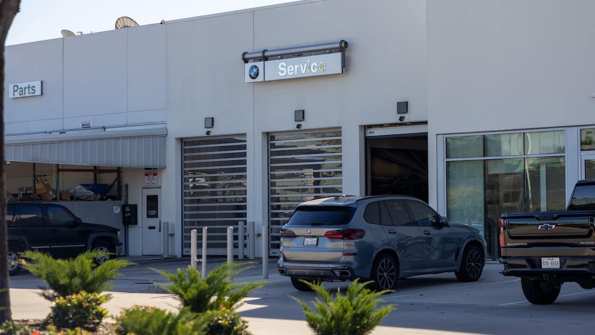 BMW of Houston North Service Center entrance
