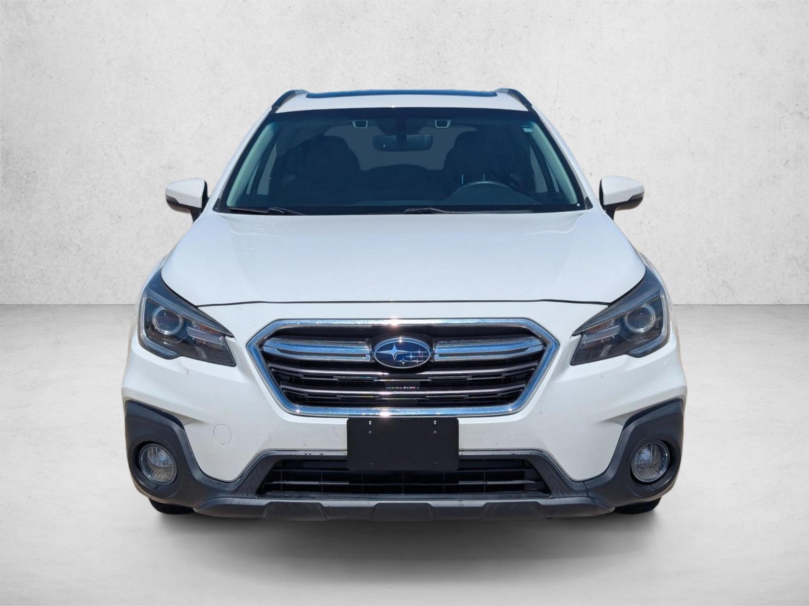 2019 Subaru Outback 3.6R Touring photo 2