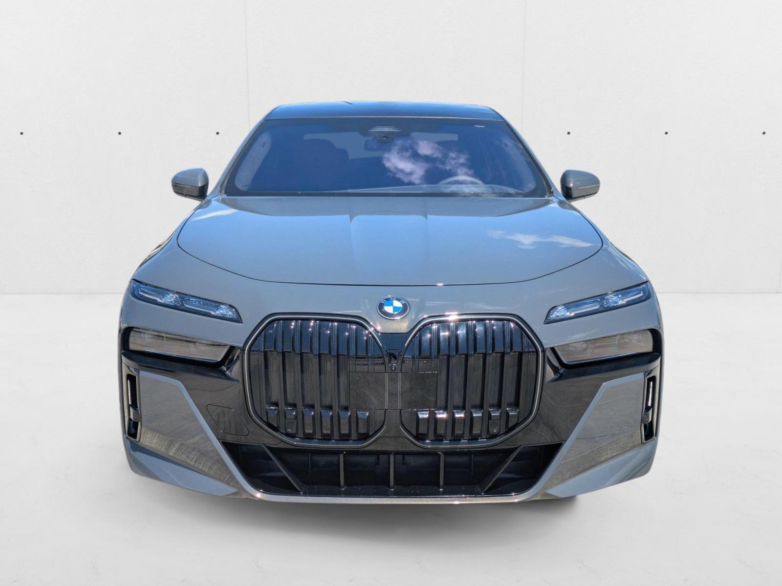 2025 Bmw 760i xDrive photo 2