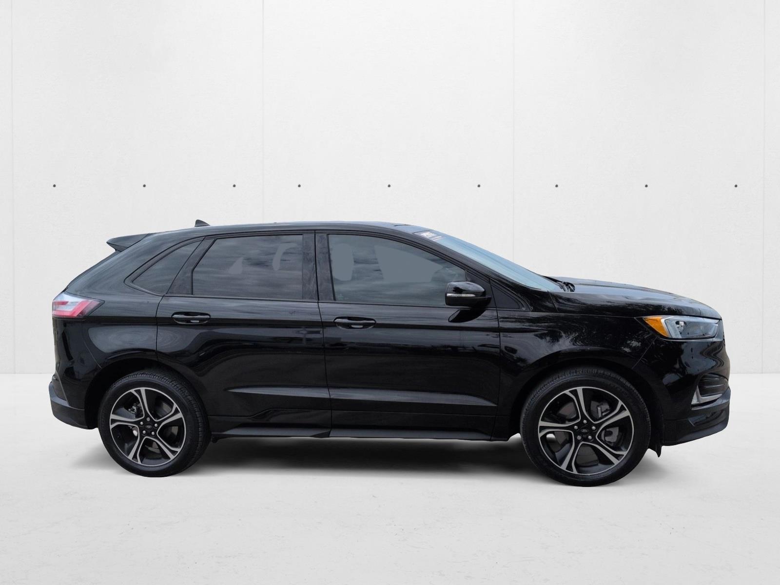 2022 Ford Edge ST photo 3