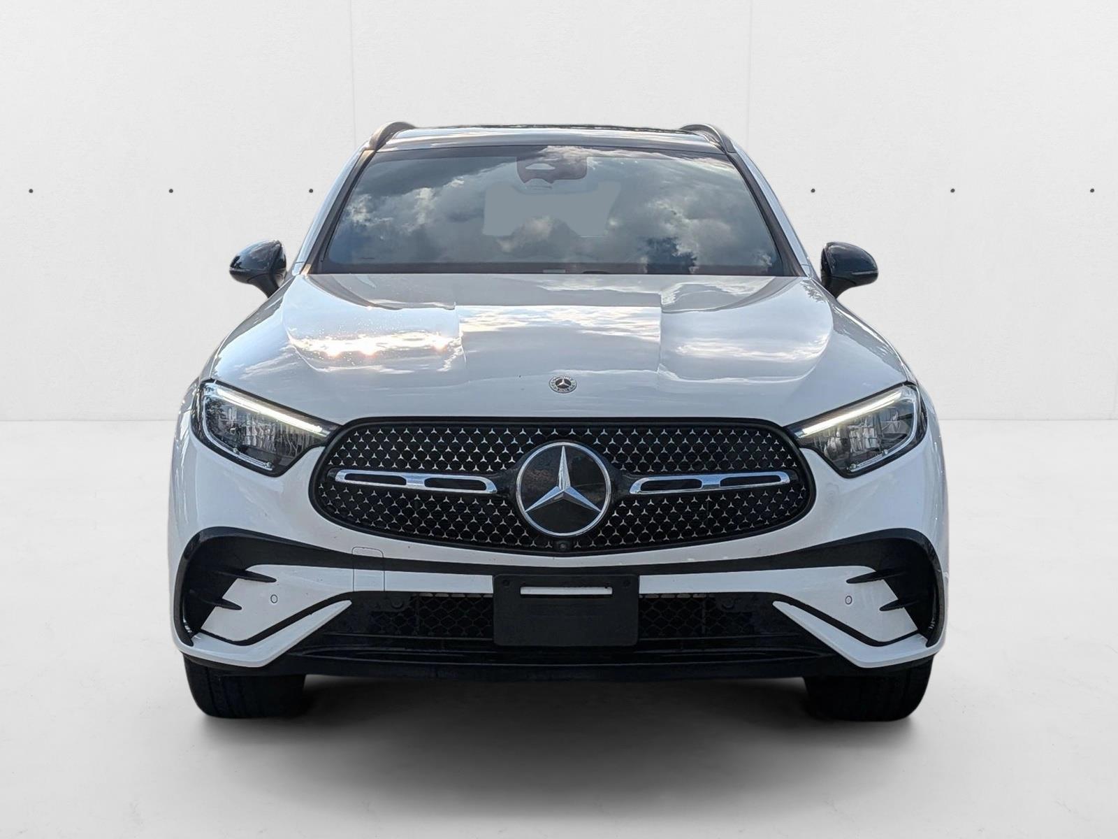 2024 Mercedes Benz GLC 300 photo 2