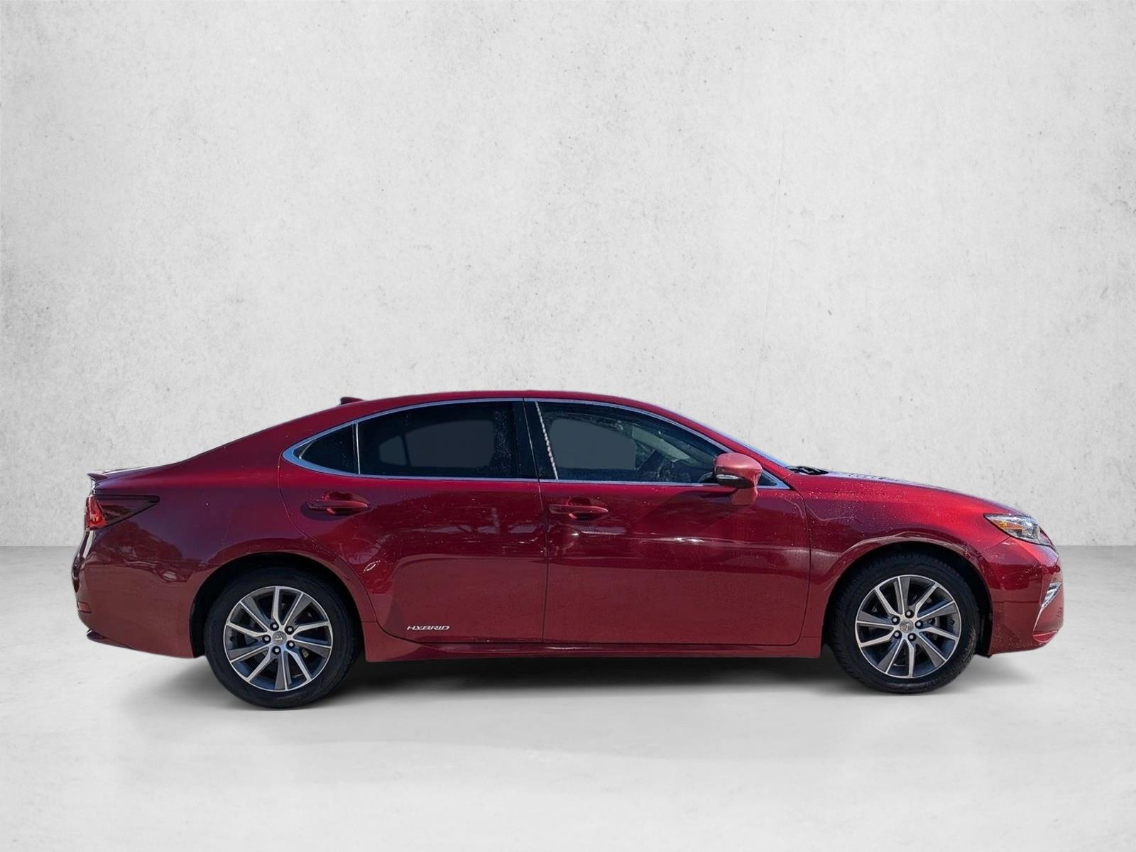 2017 Lexus ES 300h photo 4