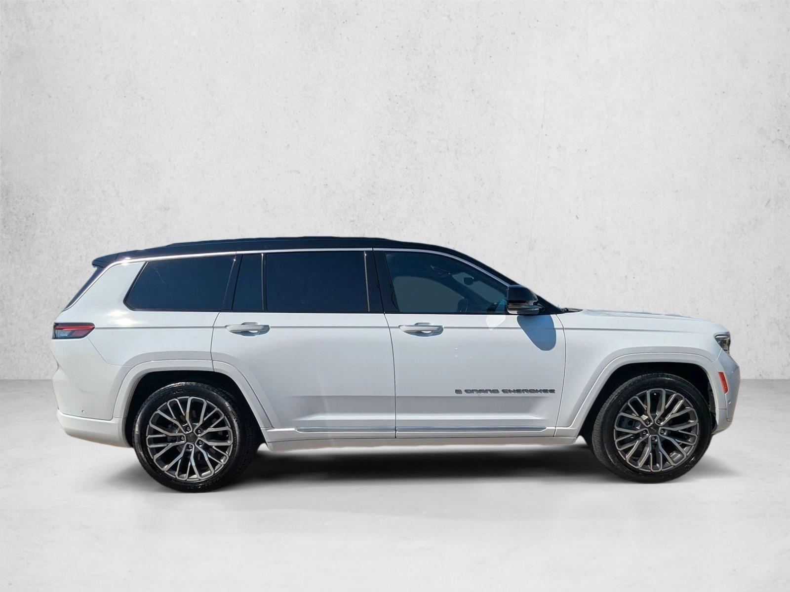 2024 Jeep Grand Cherokee L Summit photo 3