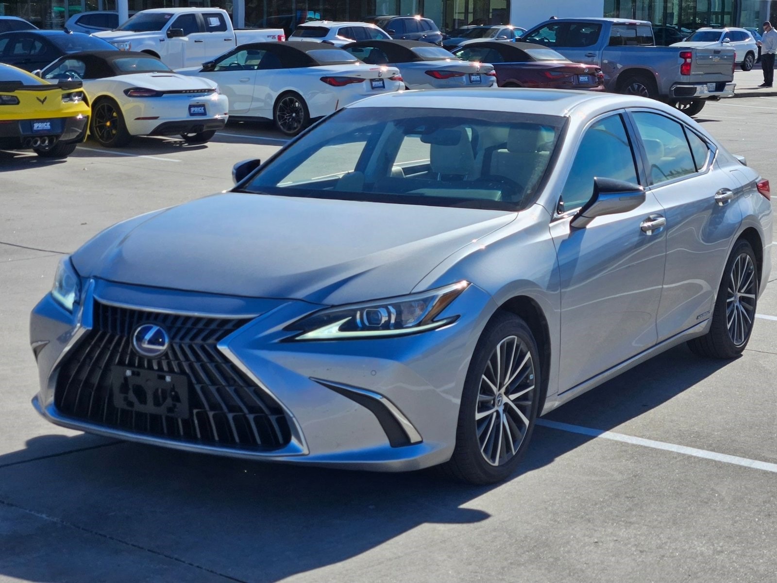 2022 Lexus ES Hybrid 300h's photo