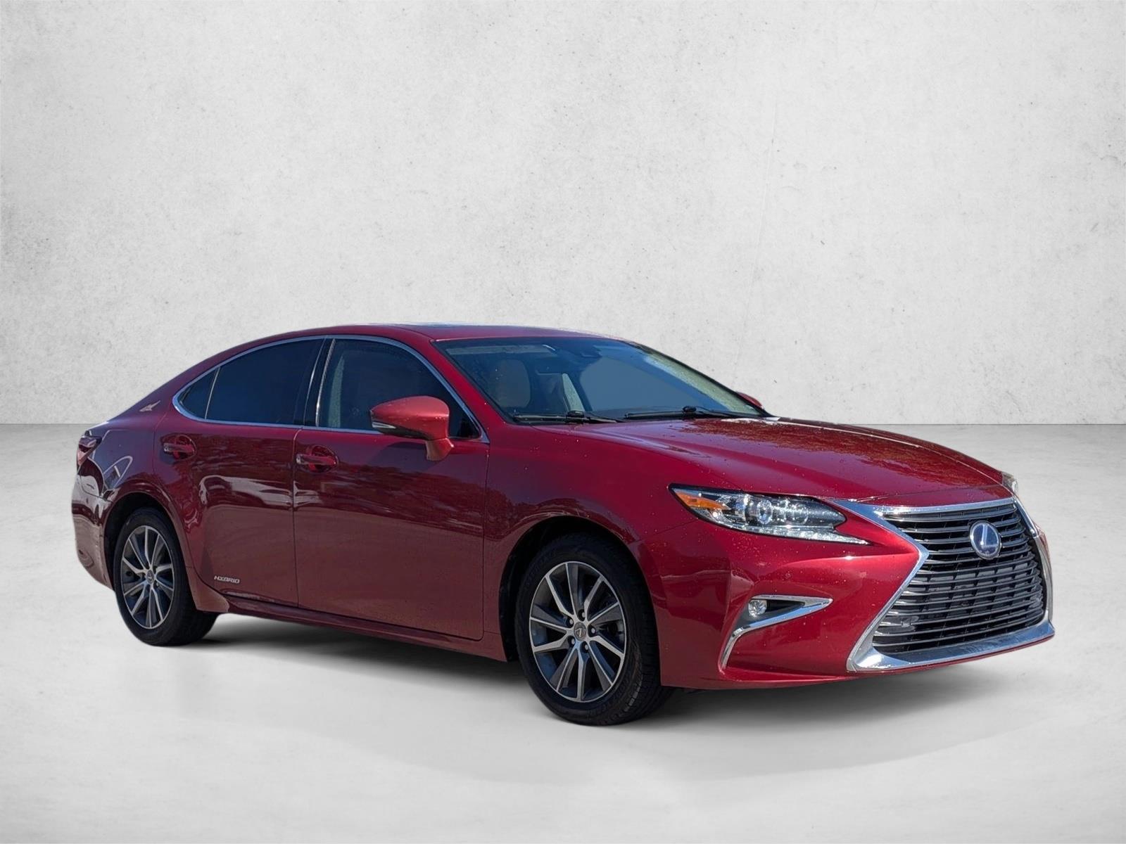 2017 Lexus ES 300h photo 3