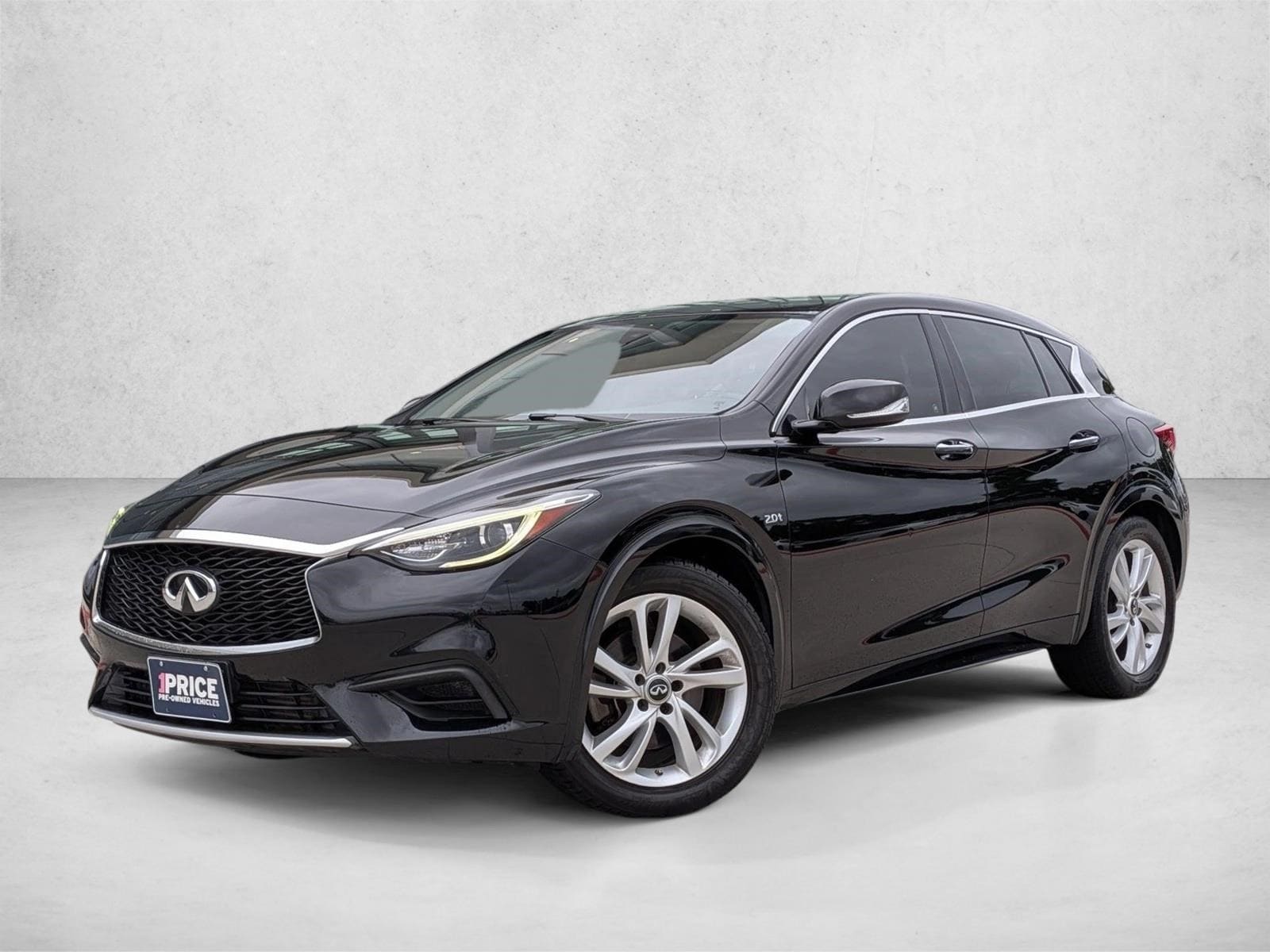 2017 INFINITI QX30's photo