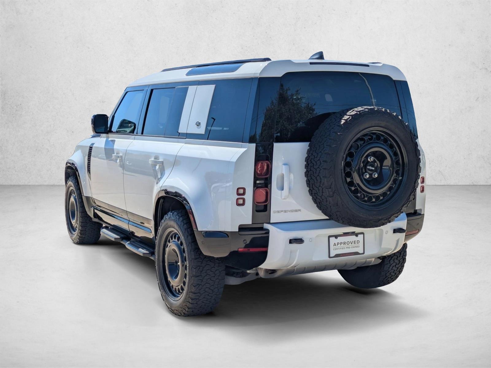 2024 Land Rover Defender 110 S photo 2