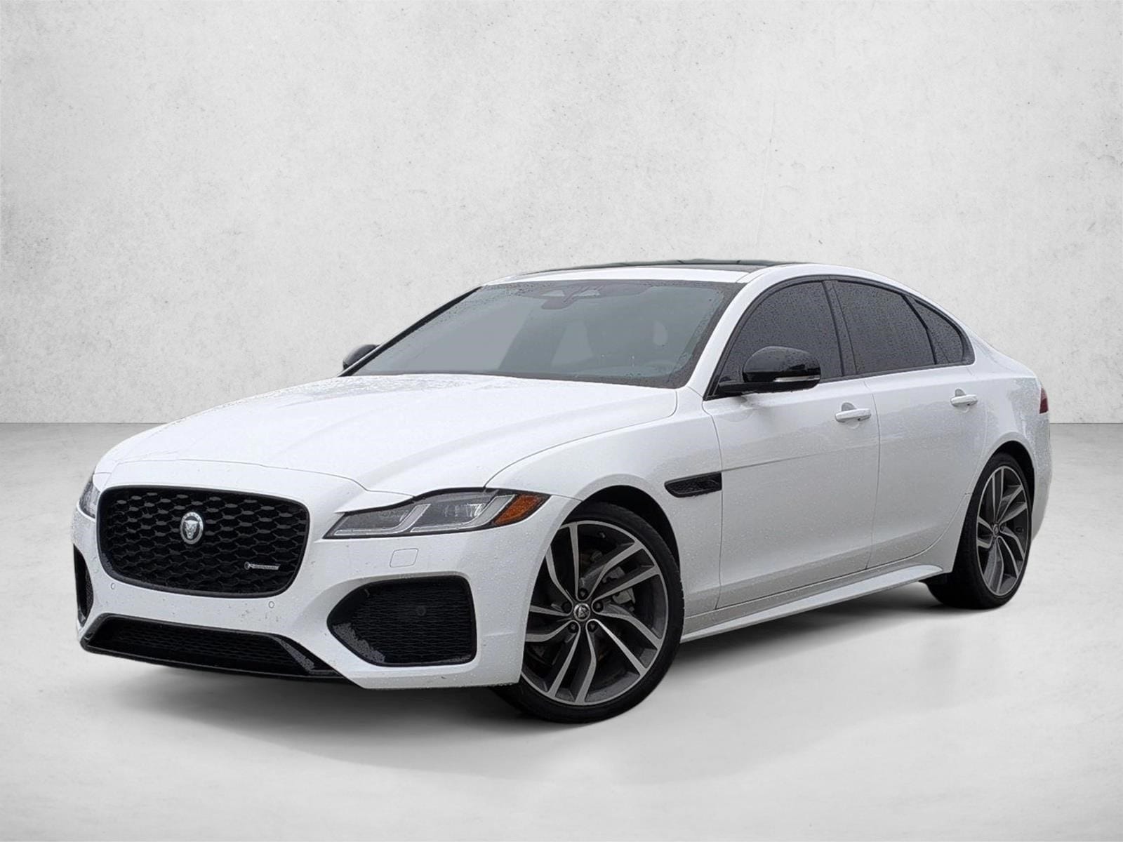 2024 Jaguar XF R-Dynamic SE's photo
