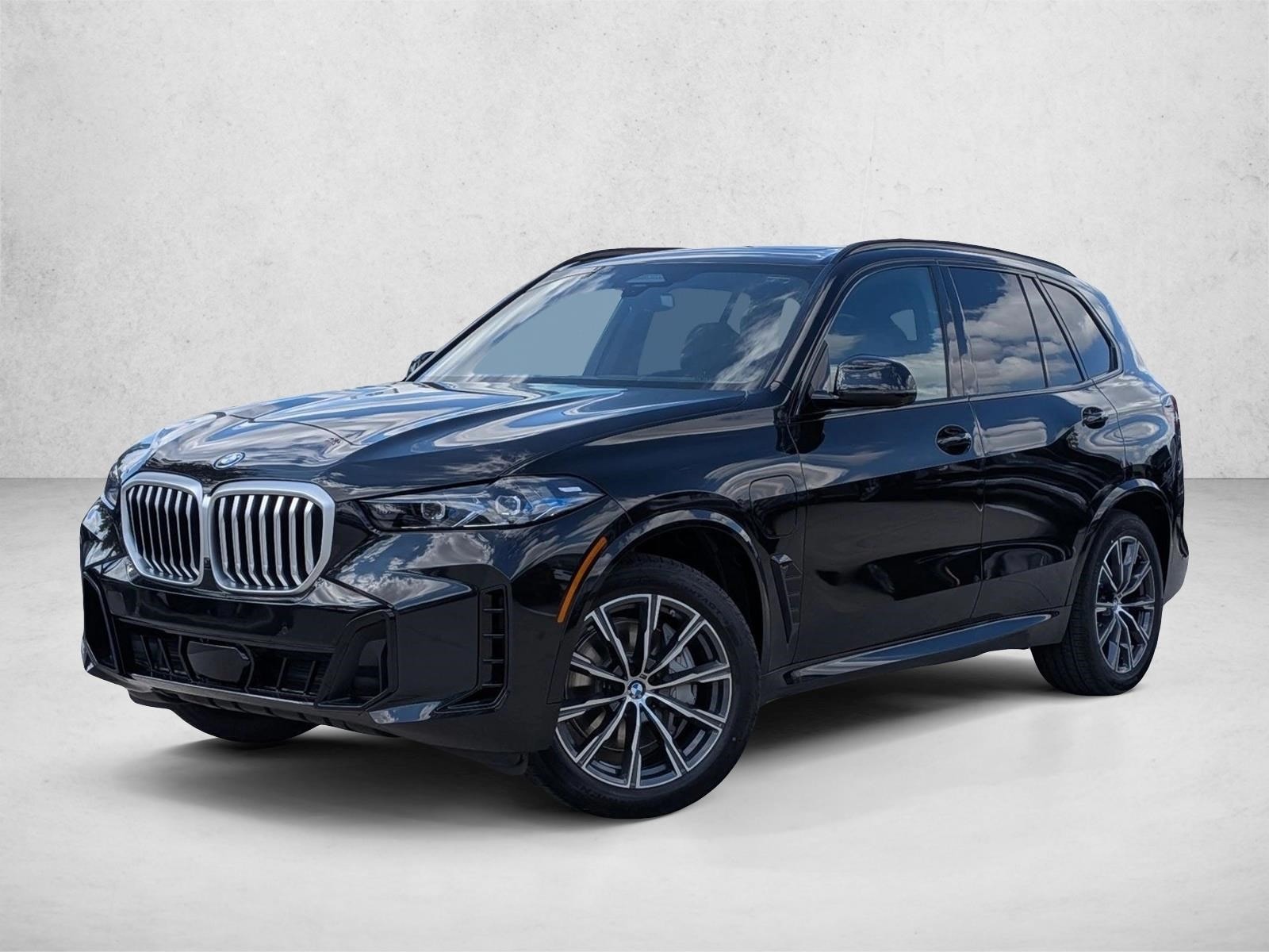 2026 BMW X5 50e's photo