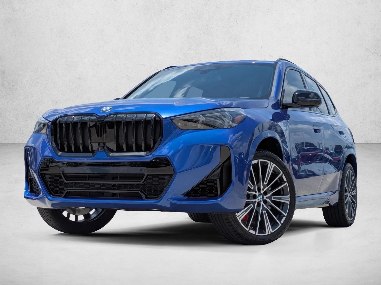 2025 BMW X1 28i's photo