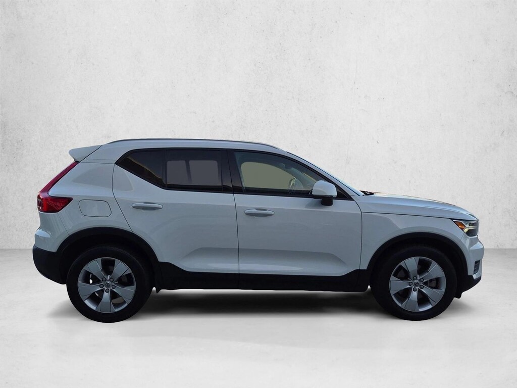 Used 2019 Volvo XC40 T5 Momentum SUV