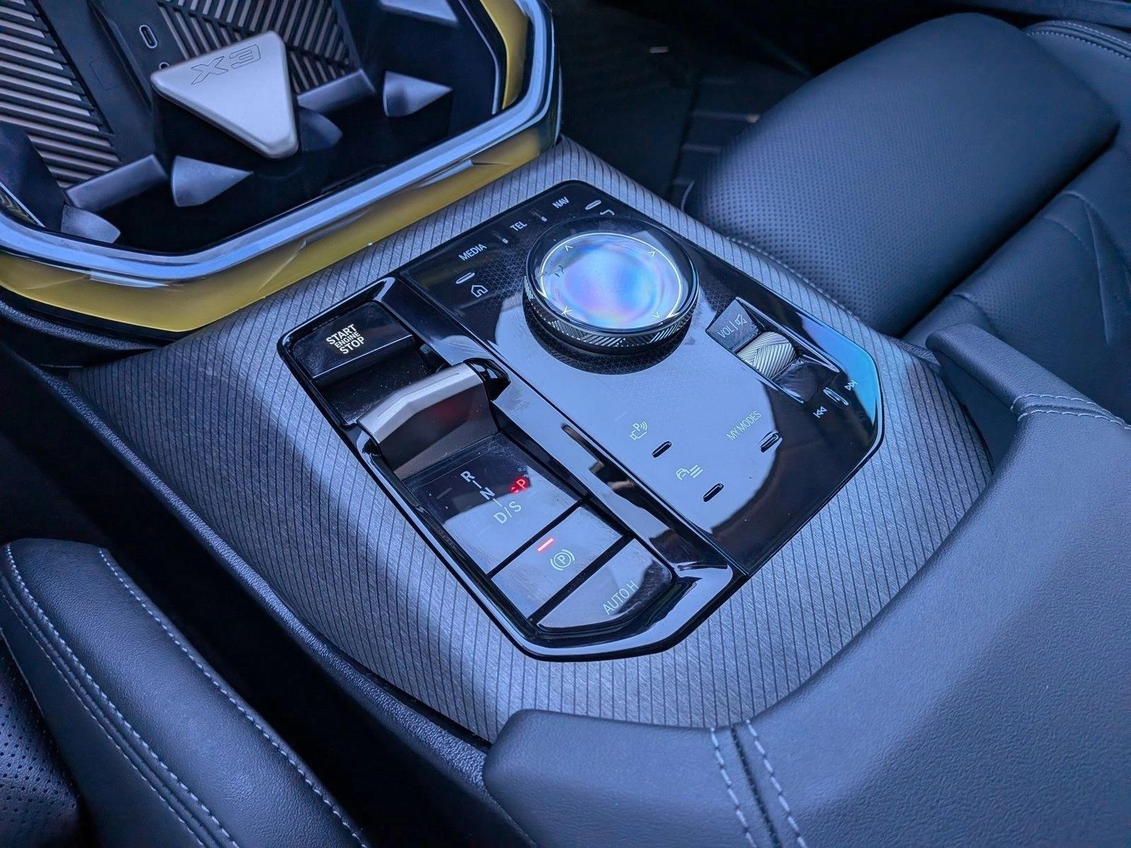 2025 BMW X3 30 - Photo 16